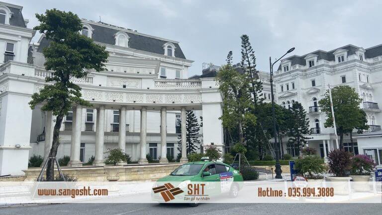 thi cong san go cam trac tai Louis City