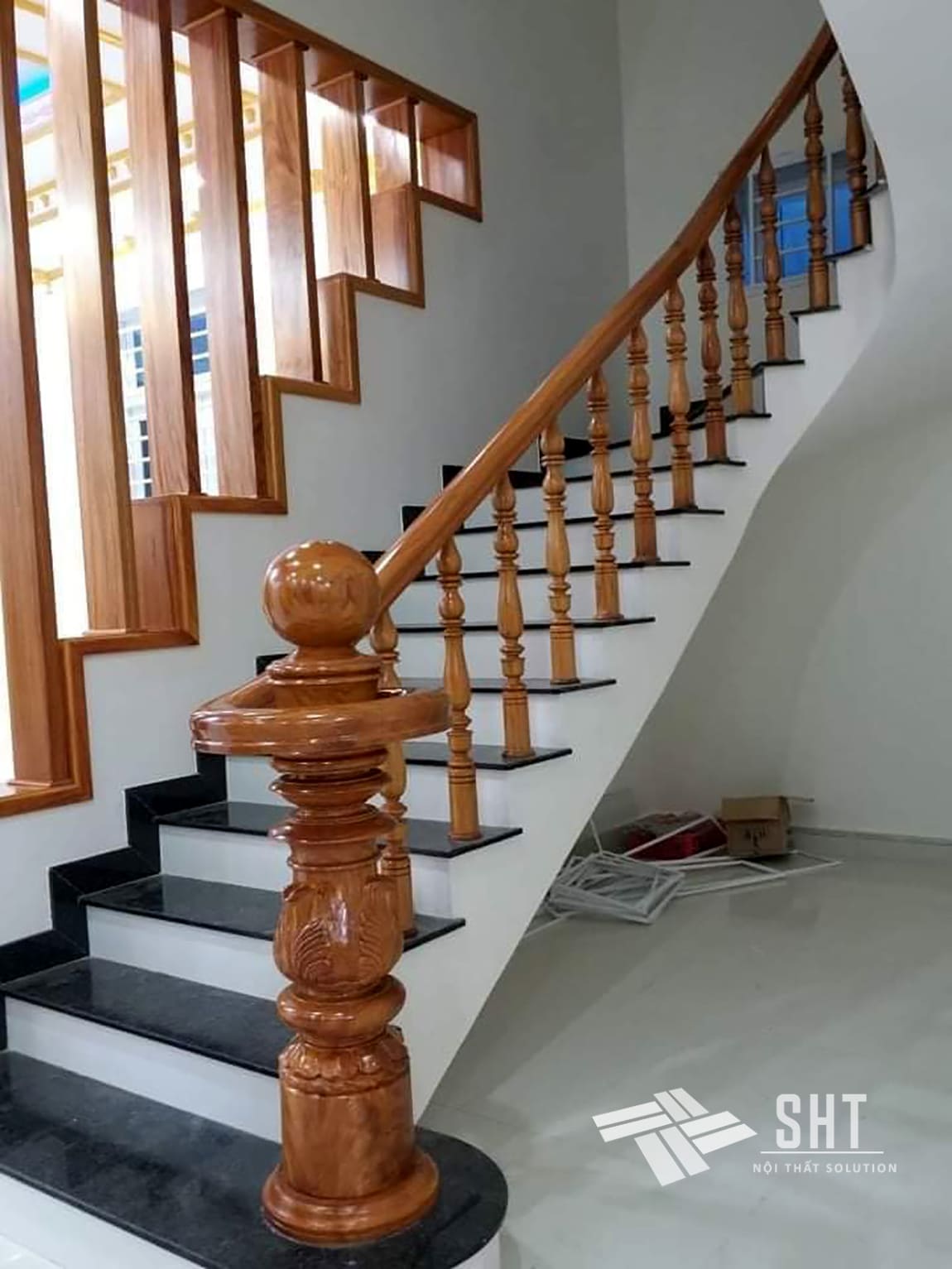 Cầu thang gỗ lim