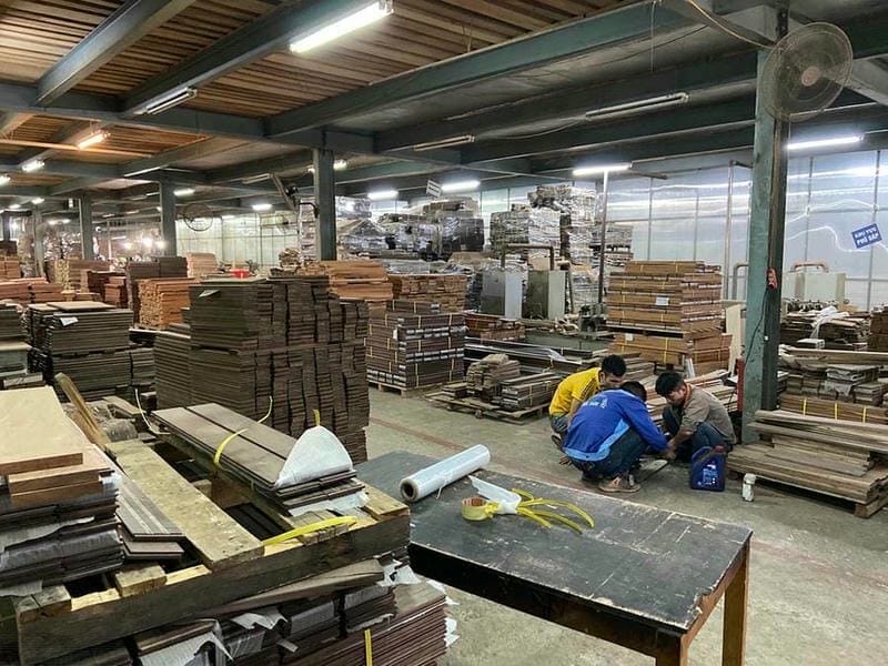 nha may san xuat san go tu nhien sht